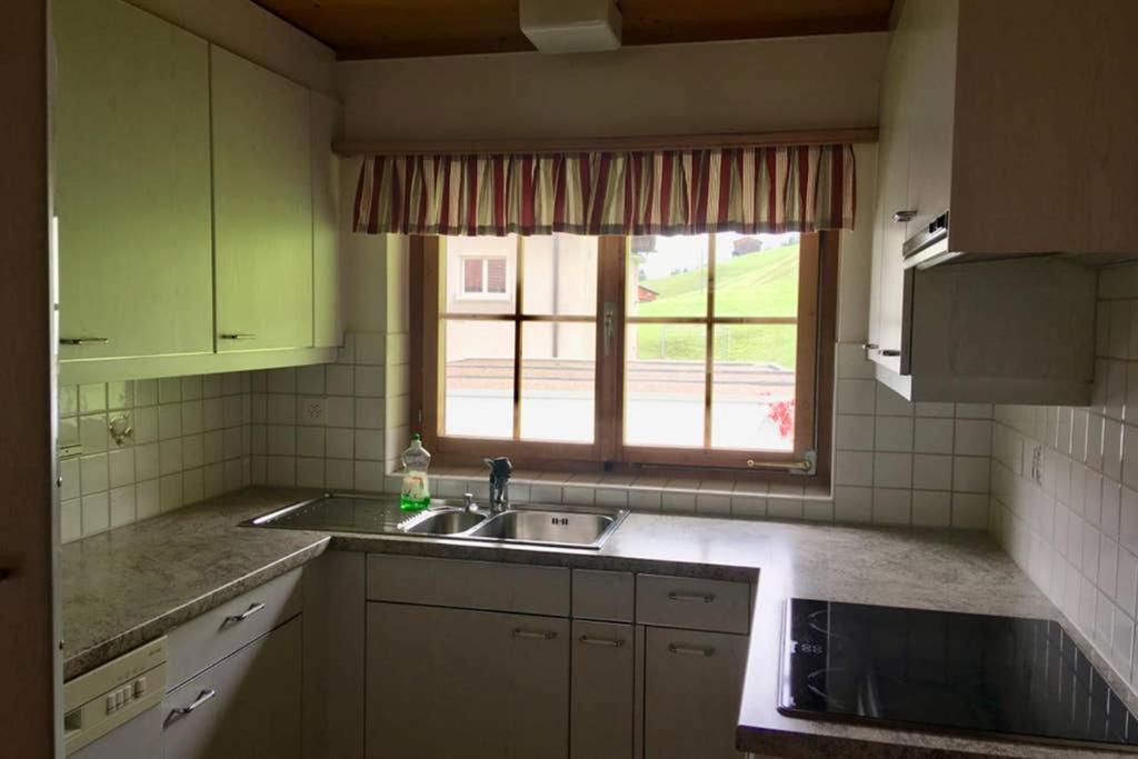 Ferienwohnung Uf Z'Enisch クロスタース エクステリア 写真