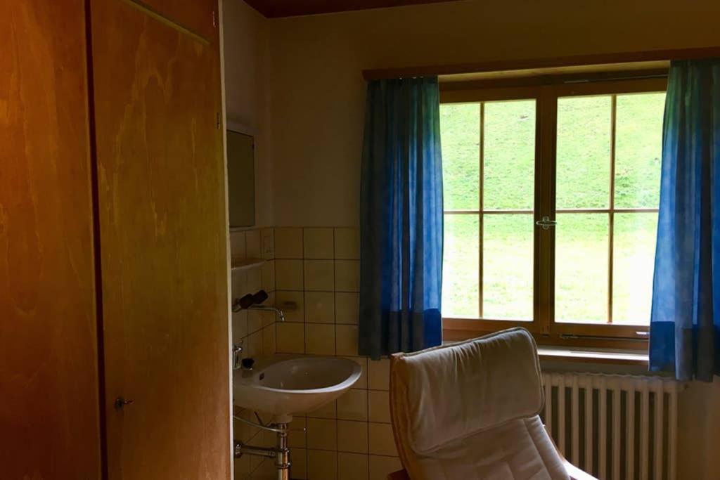 Ferienwohnung Uf Z'Enisch クロスタース エクステリア 写真