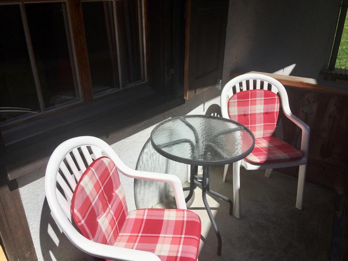 Ferienwohnung Uf Z'Enisch クロスタース エクステリア 写真
