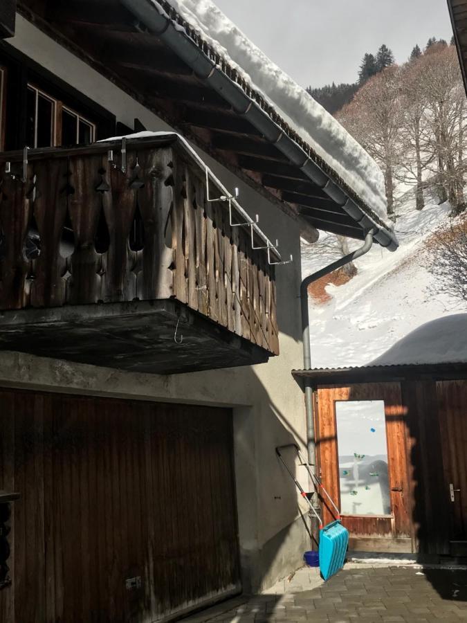 Ferienwohnung Uf Z'Enisch クロスタース エクステリア 写真