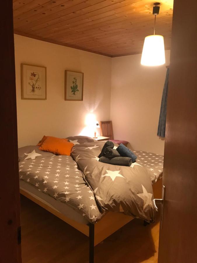 Ferienwohnung Uf Z'Enisch クロスタース エクステリア 写真