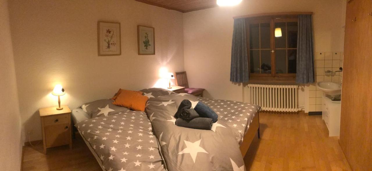 Ferienwohnung Uf Z'Enisch クロスタース エクステリア 写真