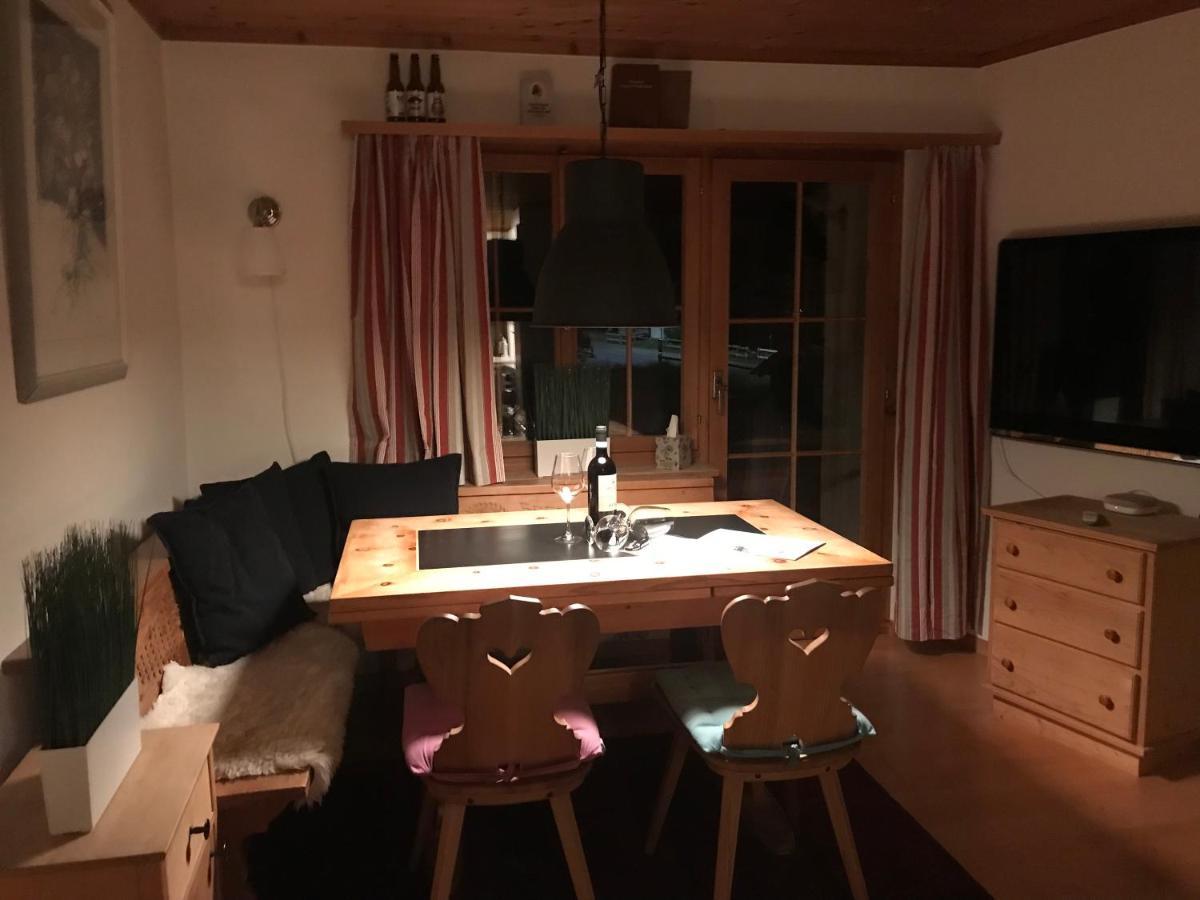 Ferienwohnung Uf Z'Enisch クロスタース エクステリア 写真