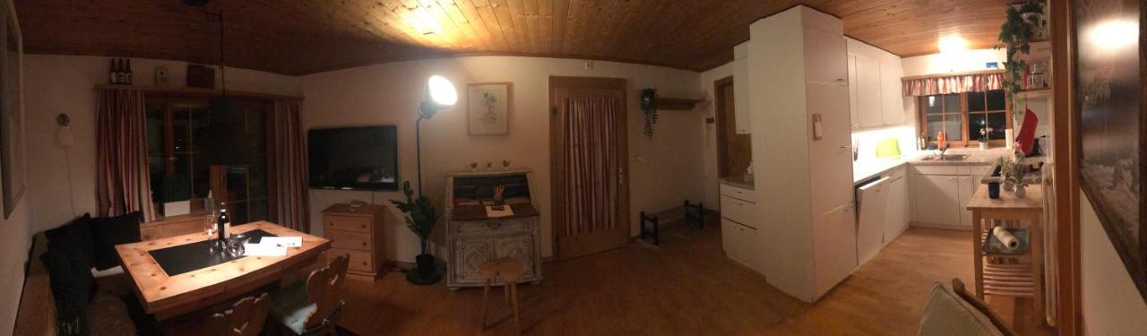Ferienwohnung Uf Z'Enisch クロスタース エクステリア 写真